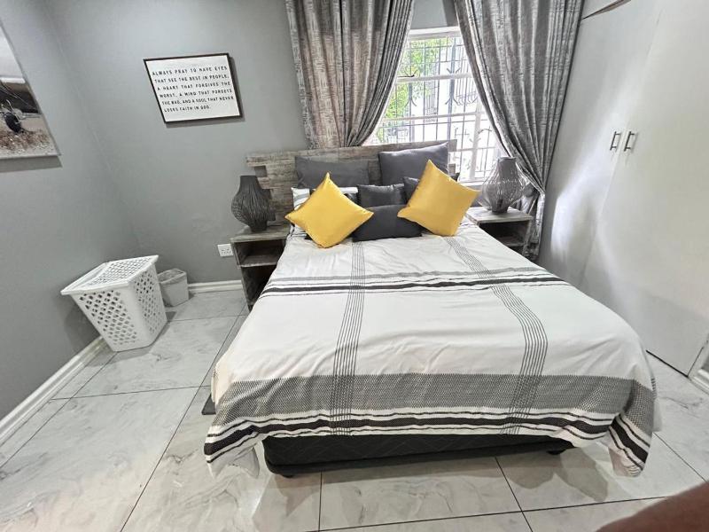 Tranquil 1-Bedroom House Rental in Randburg South Africa - image 11