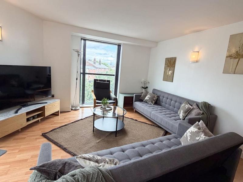 Spacious Central Sheffield Flat Near Uni Bars and Hospitals - image 30