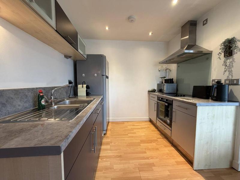 Spacious Central Sheffield Flat Near Uni Bars and Hospitals - image 29