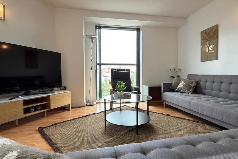 Spacious Central Sheffield Flat Near Uni Bars and Hospitals - image 26
