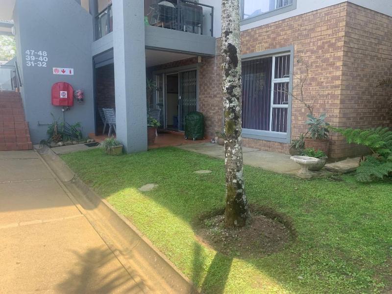 Cozy 2-Bedroom Apartment with Ocean View in Margate - image 1