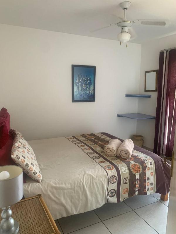 Cozy 2-Bedroom Apartment with Ocean View in Margate - image 5