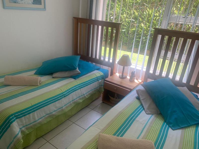 Cozy 2-Bedroom Apartment with Ocean View in Margate - image 3
