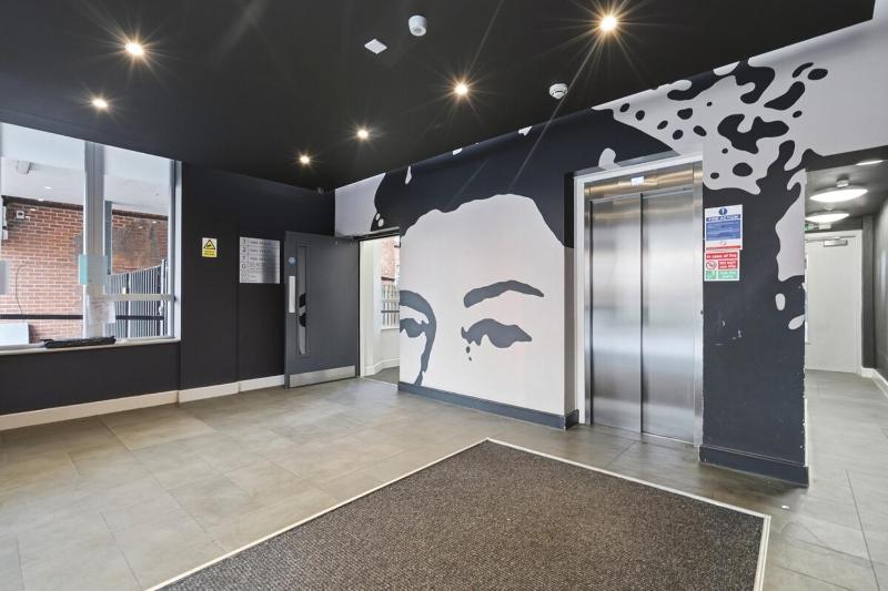 Business-Friendly Apartment Fast WiFi Near Coventry Station Sleeps 2 - image 18