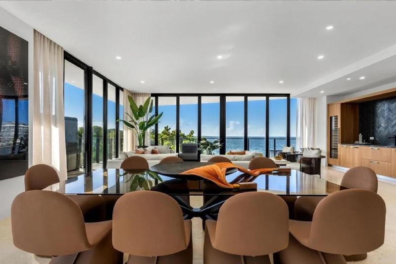 Exclusive Coconut Grove Waterfront Stay - image 3