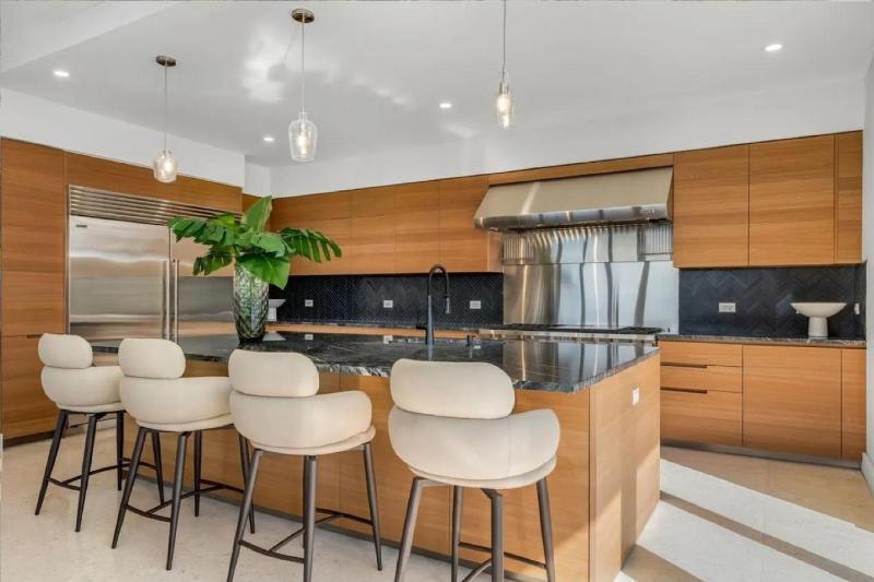 Exclusive Coconut Grove Waterfront Stay - image 9