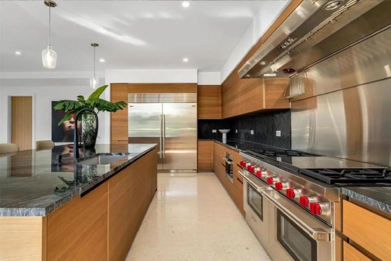 Exclusive Coconut Grove Waterfront Stay - image 4