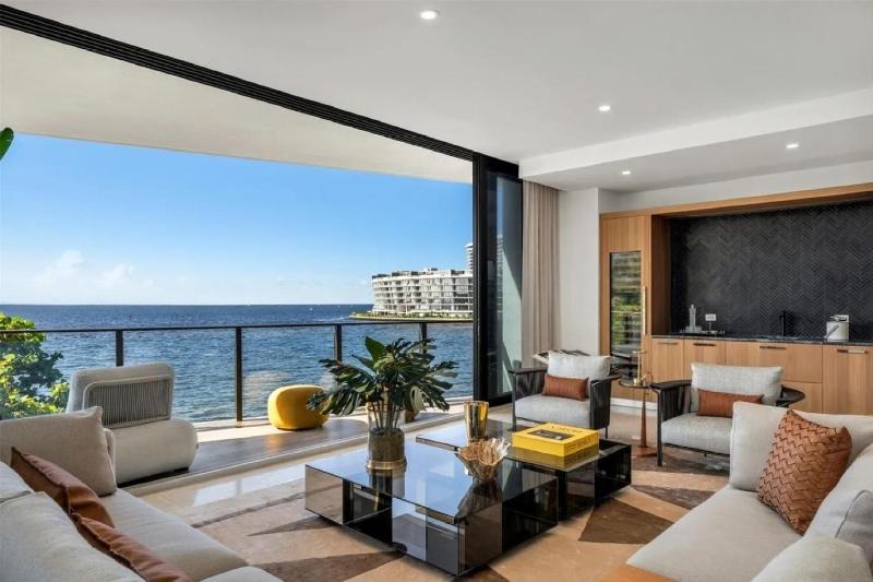 Exclusive Coconut Grove Waterfront Stay - image 1