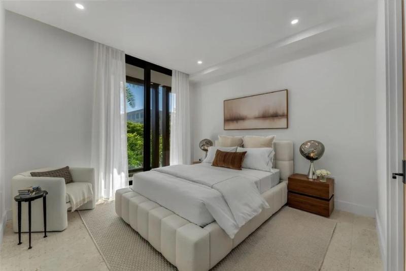 Exclusive Coconut Grove Waterfront Stay - image 8