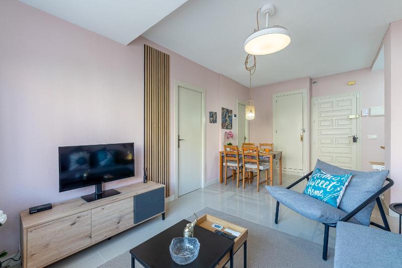 797 HOLIDAY RENTALS- Apartamento para 4 en el Velero - image 3
