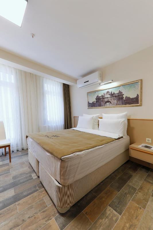 Standard Double Room image 2