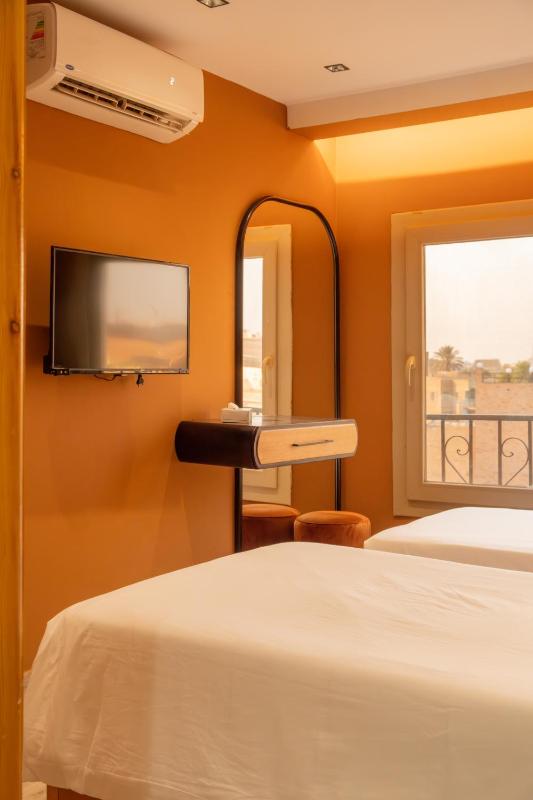 Jimmy Pyramids Hotel - image 9