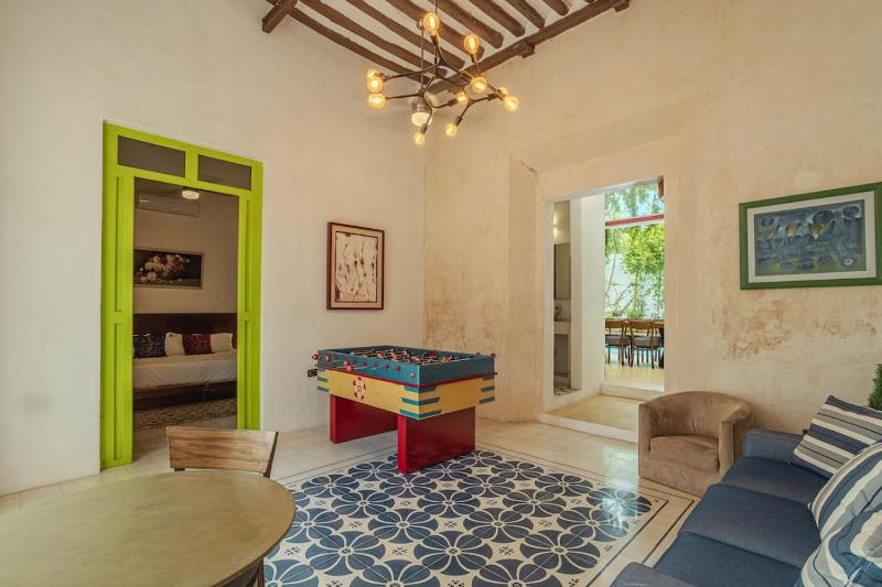 Colonial Villa in Downtown Pool & Futbolito - image 9