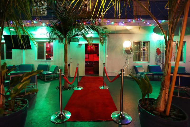Banana Bungalow Hollywood Hotel & Hostel - image 3