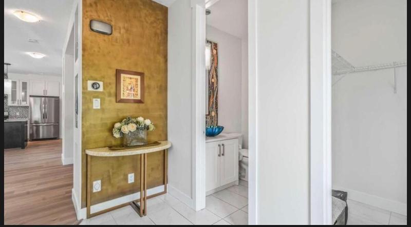 Stylish 4BR Home AC DBL Garage Near Airport - image 2