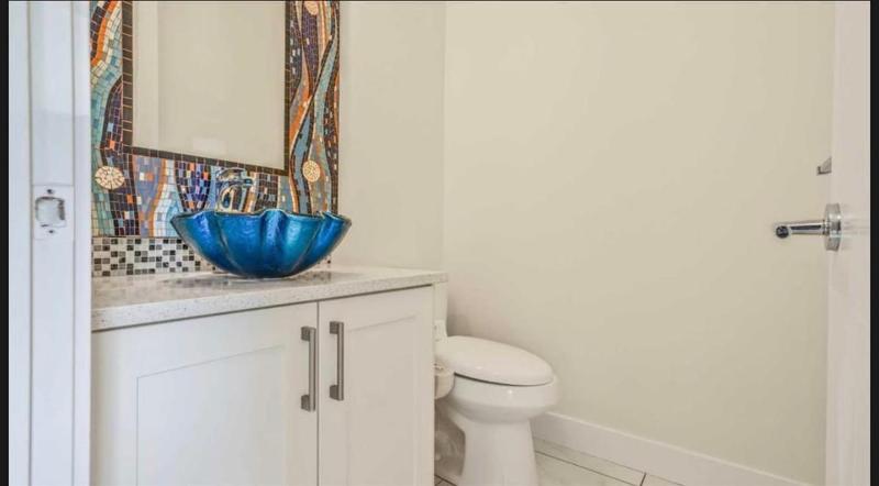 Stylish 4BR Home AC DBL Garage Near Airport - image 16