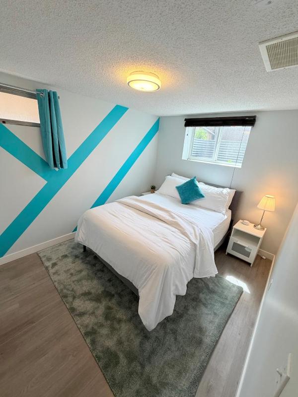 Stylish 2BR Suite Near Downtown Sleeps 6 - image 13
