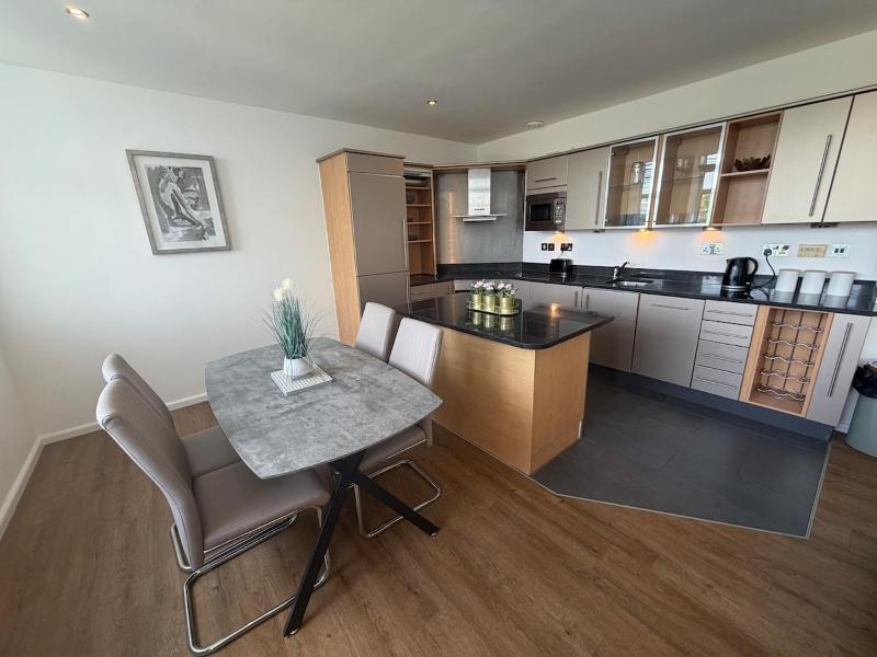 Brighton 2 Bed - Sleeps 6 - Monthly Stays - image 14