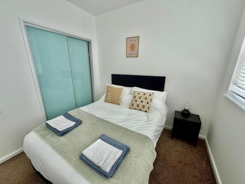 Brighton 2 Bed - Sleeps 6 - Monthly Stays - image 24