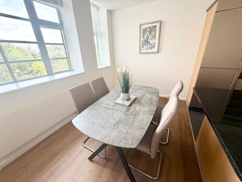 Brighton 2 Bed - Sleeps 6 - Monthly Stays - image 6