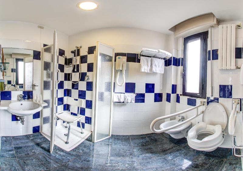 Superior Quadruple Room with Balcony  image 2