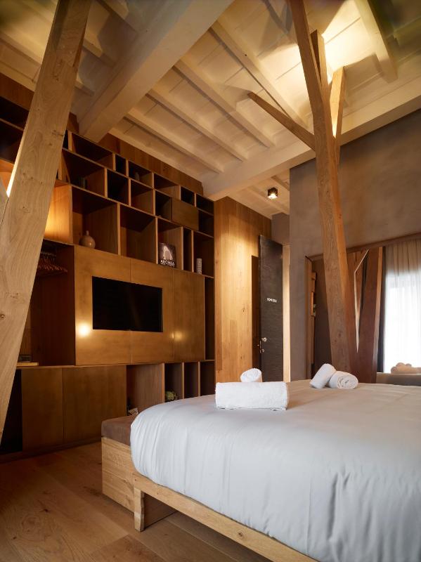 Superior Double or Twin Room image 4