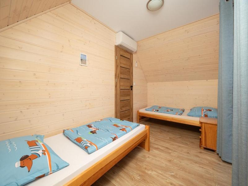 Year-round holiday home with fireplace and terrace - image 30