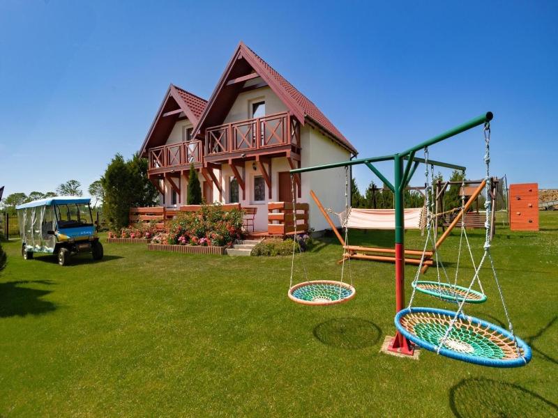 Year-round holiday home with fireplace and terrace - image 34