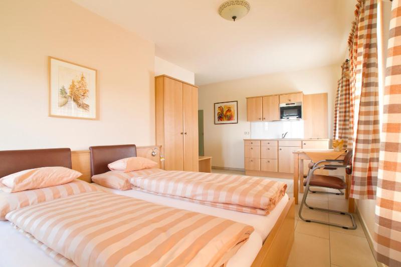 Double Room image 3