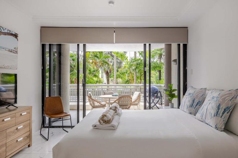 Easy Stay - Family Friendly Pool Esplanade Views - image 10