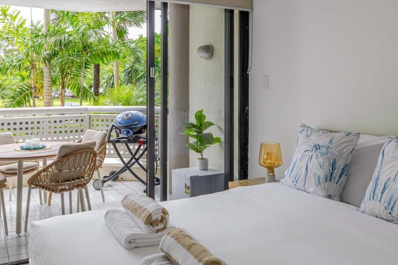 Easy Stay - Family Friendly Pool Esplanade Views - image 15