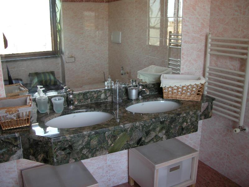 Double or Twin Room image 3
