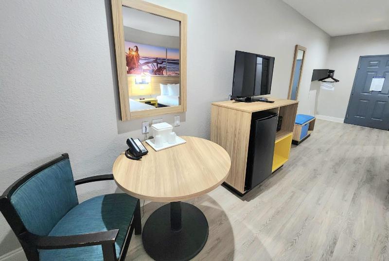 Days Inn & Suites by Wyndham Galveston West/Seawall - image 34