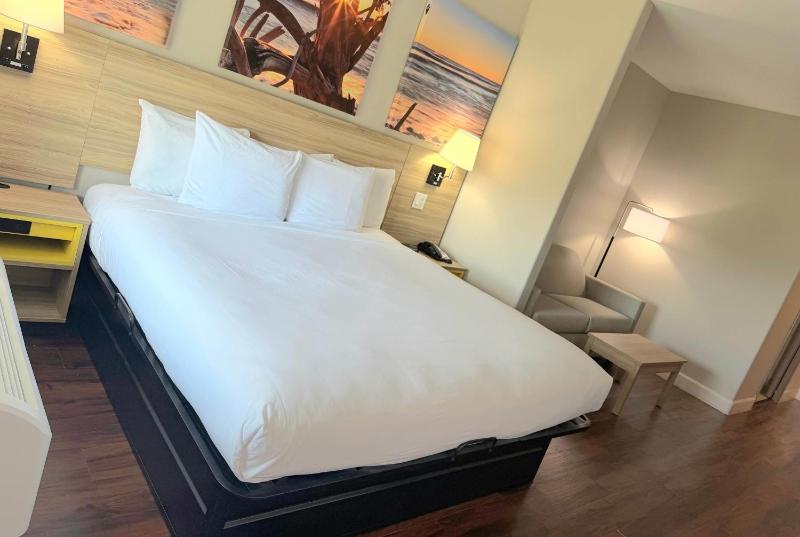 Days Inn & Suites by Wyndham Galveston West/Seawall - image 47