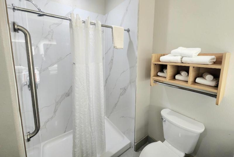 Days Inn & Suites by Wyndham Galveston West/Seawall - image 27