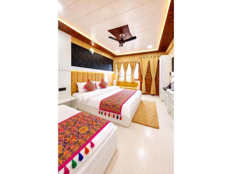Sangeeta Prime Stay Nainital - Comfortable Rooms  Restaurant & Convenient Parking - image 16