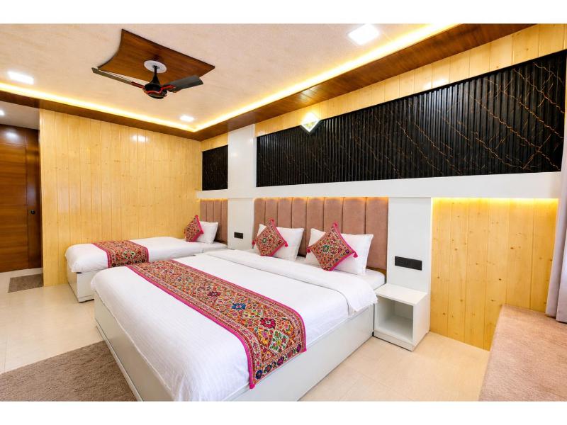 Sangeeta Prime Stay Nainital - Comfortable Rooms  Restaurant & Convenient Parking - image 10