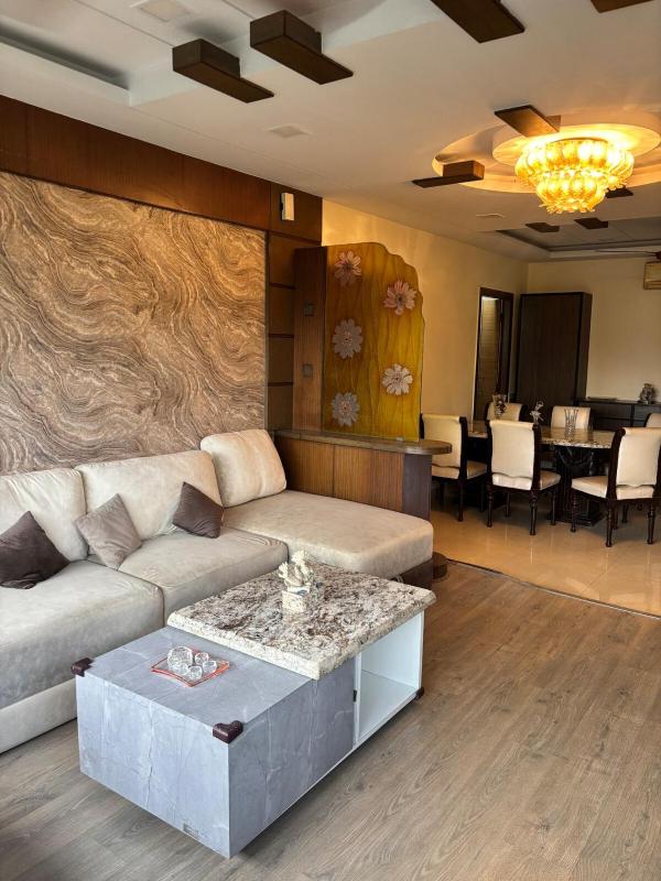 Luxe Three Bedroom Apartment Full flat - image 1