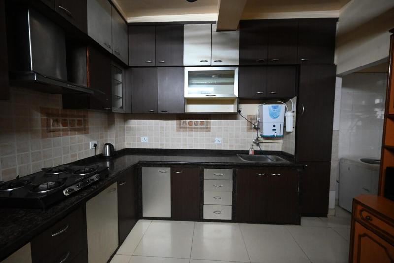 Luxe Three Bedroom Apartment Full flat - image 3