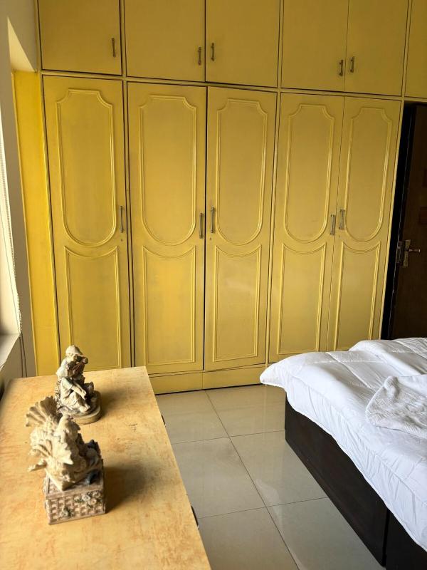 Luxe Three Bedroom Apartment Full flat - image 9