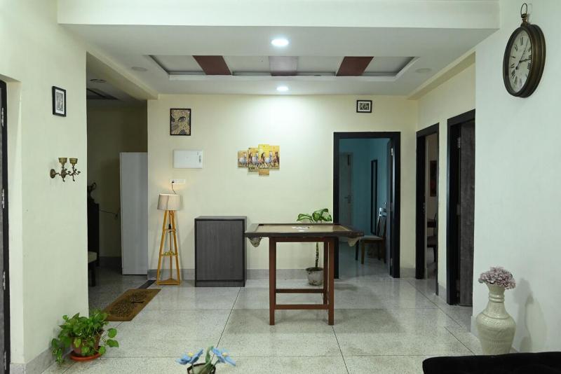 New Alipore 9 Rooms Apartment - image 7