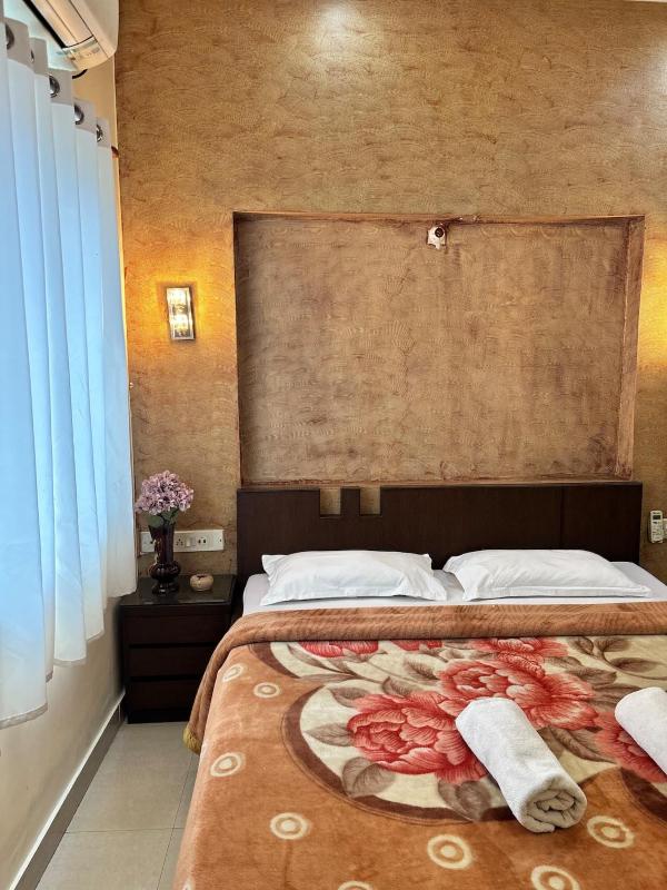 New Alipore 9 Rooms Apartment - image 9