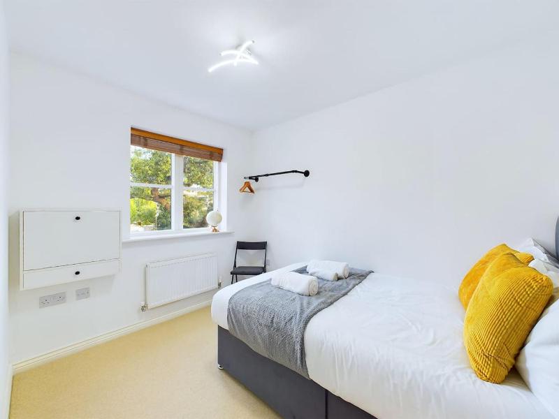 Sotherby Walk by Signature Stays - Townhouse - Parking - Modern - image 40