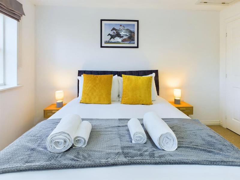 Sotherby Walk by Signature Stays - Townhouse - Parking - Modern - image 35