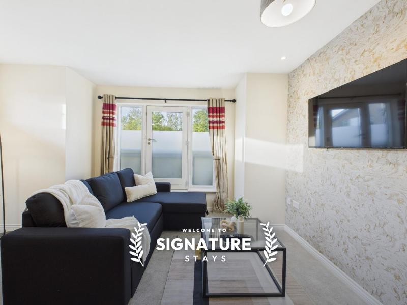 Corrine Court by Signature Stays - Stylish Apartment - Spacious - Parking - image 1