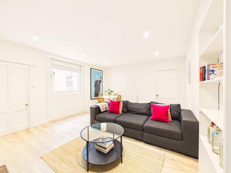 NEW Stylish 2-Bed Apartment By Signature Stays with FREE Parking - image 38