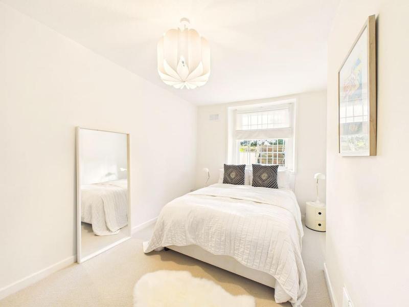NEW Stylish 2-Bed Apartment By Signature Stays with FREE Parking - image 42