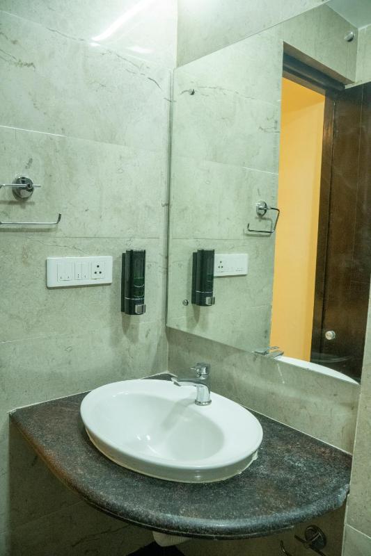 Hotel Ornate Luxury 500 MTR Taj Mahal Parking - image 9