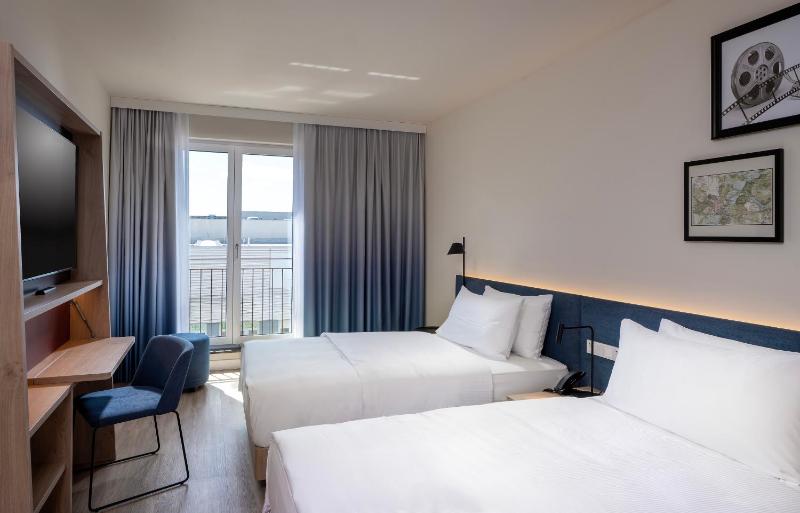 Hampton by Hilton Bremen North - image 2