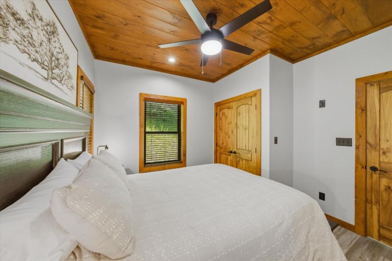 Wiley's Bend cabin - image 21